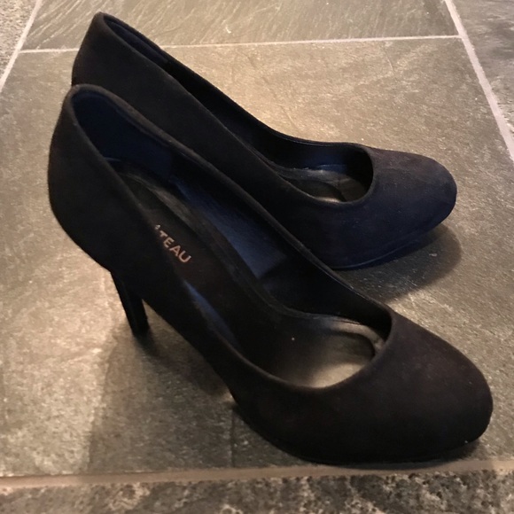 Le Chateau black suede pumps - Picture 3 of 3